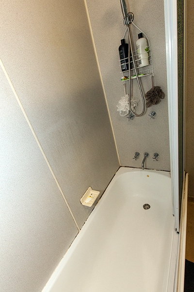 7Goldsworthy UL Bathroom 2013APR29 003